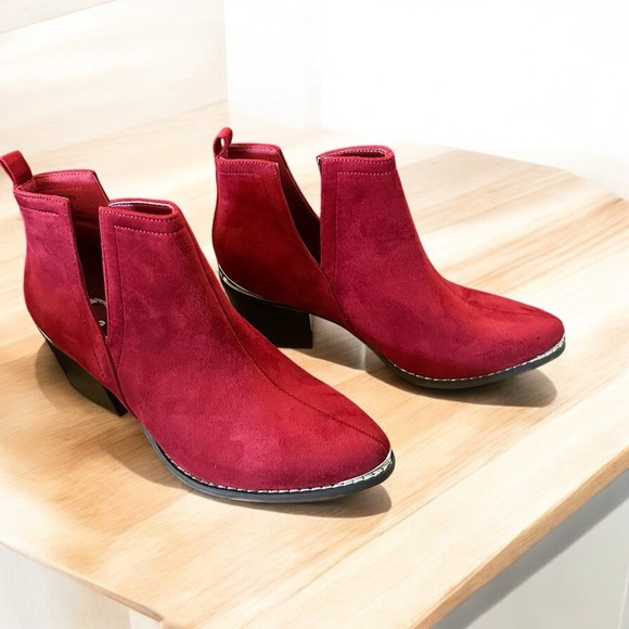 Journee Collection Issla Western Bootie in Red - Size 9 - Picture 2 of 10
